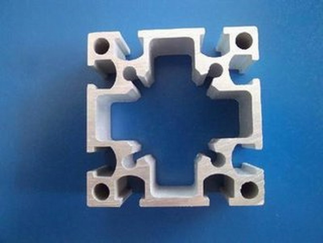 低價(jià)供應(yīng)各種規(guī)格的鋁型材