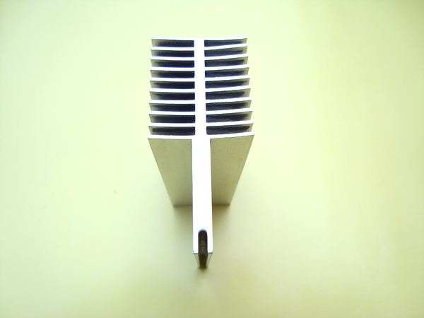 鋁質(zhì)散熱器2